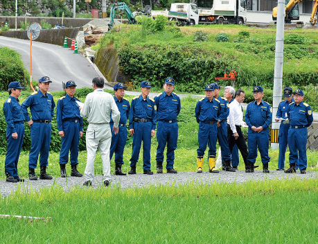 土壌改良試験田整備工事視察の様子