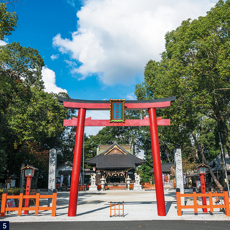 嘯吹八幡神社、赤い鳥居の写真