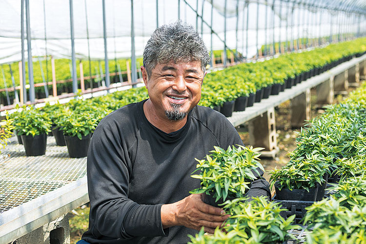 鉢花部会リンドウ研究会会長平井一義さんの写真