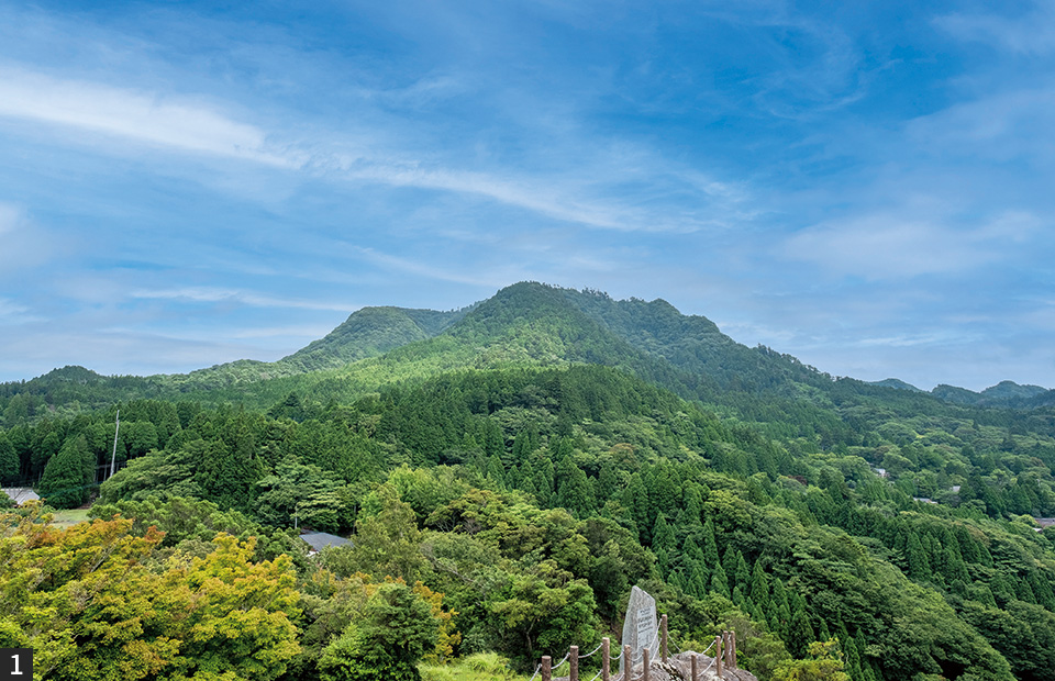 花見ヶ岩公園から眺める英彦山の写真