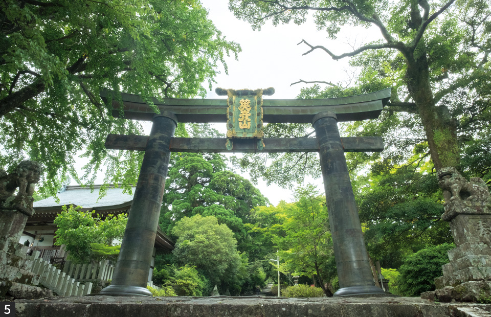 銅鳥居の写真