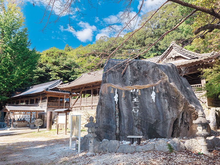 香春神社と山王石の写真