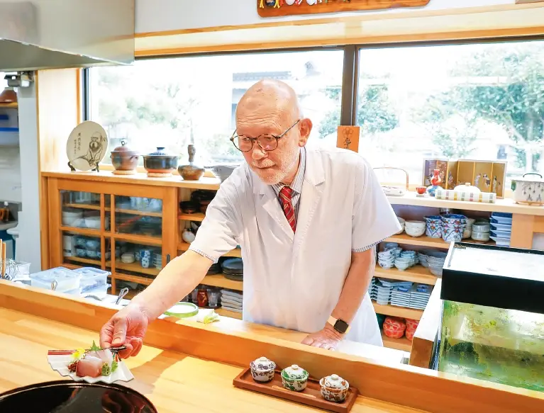 お店では働く田中さんの様子