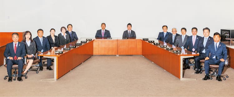 国際化・多文化共生社会調査特別委員会の集合写真