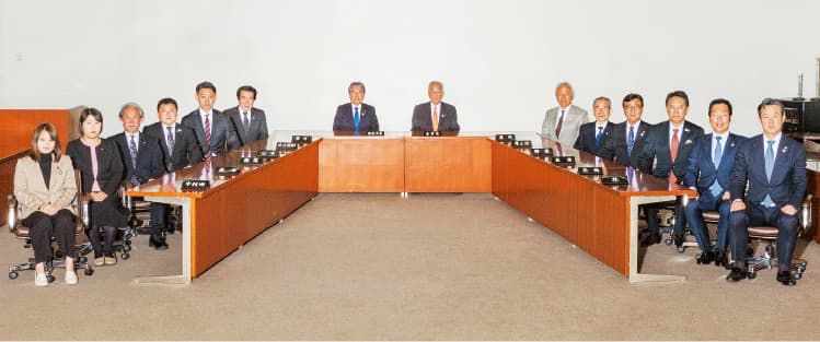 ワンヘルス・地方分権等調査特別委員会の集合写真