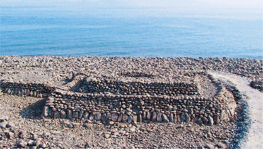 相島積石塚群の写真