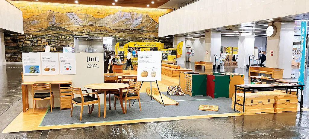 県庁1階ロビー展示の写真2