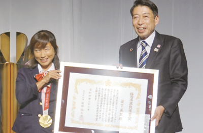 パラリンピック陸上競技マラソンT12(女子)金メダリスト道下美里さん（県民栄誉賞受賞）