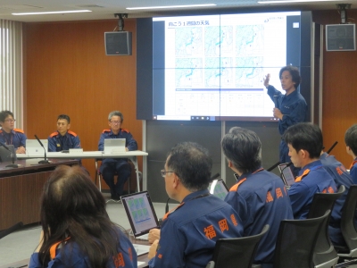 （写真）気象台による解説