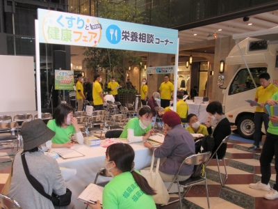 くすりと健康フェアの様子（栄養相談コーナー）です