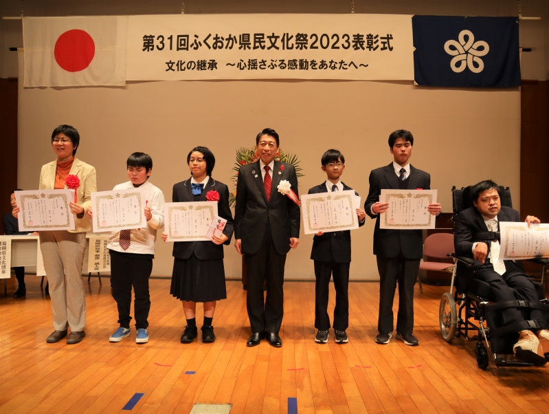 ふくおか県障がい児者美術展表彰受賞者の皆さんと