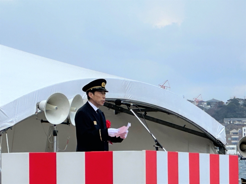 あいさつする知事