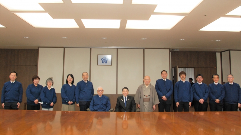 福岡県選手団の皆さんとの集合写真１枚目