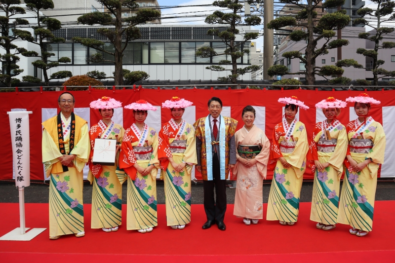 博多民踊協会どんたく隊の皆さんと