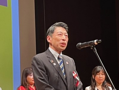 挨拶する知事