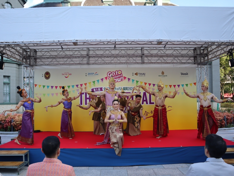 タイ伝統舞踊の披露