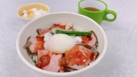 8月スペシャルメニュー　博多和牛ローストビーフ丼