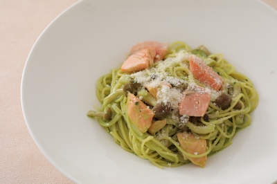 みらいサーモンと八女抹茶のクリームパスタ