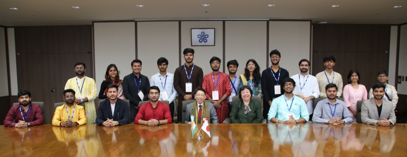 (写真)訪問された皆さんと