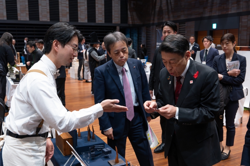 知事写真