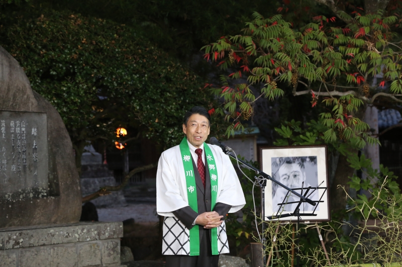 開会式であいさつする知事