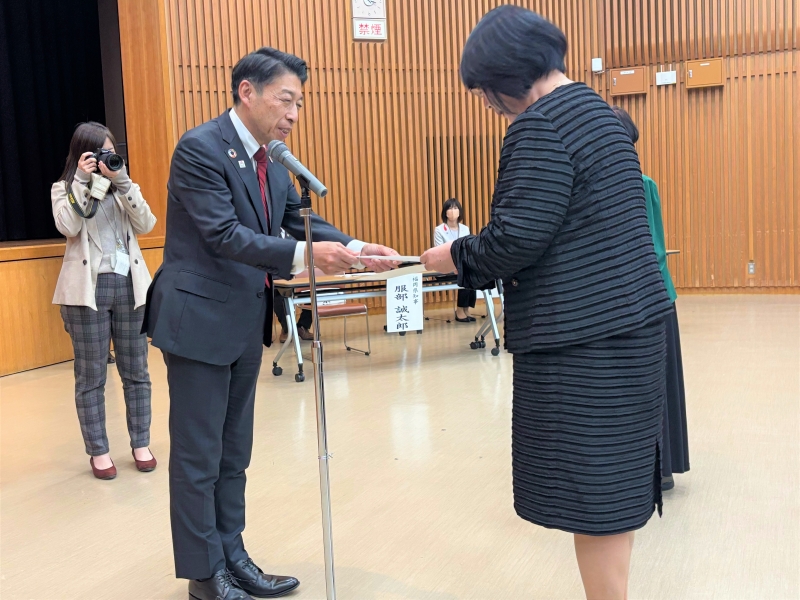 委嘱状伝達の様子です