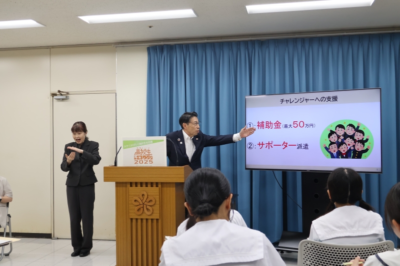 会見の様子