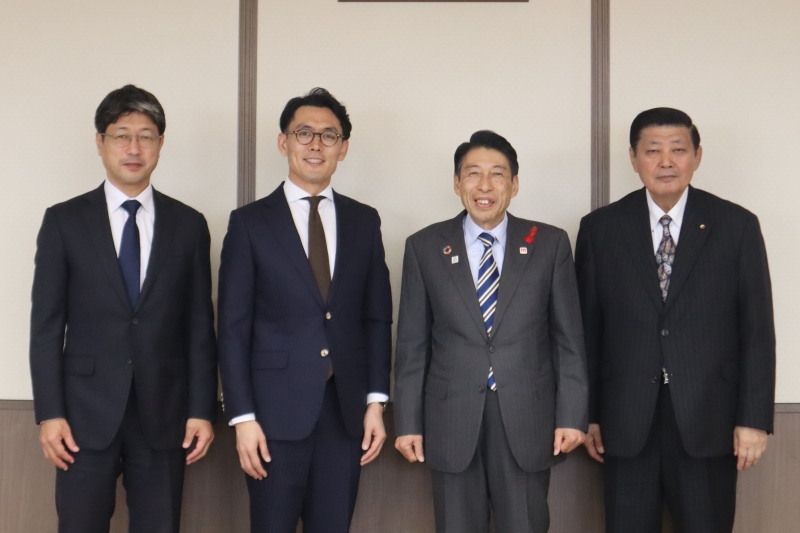 (写真)訪問された皆さんと