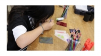半導体の知識や技術が学べる塗り絵体験