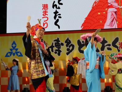 総踊りする知事