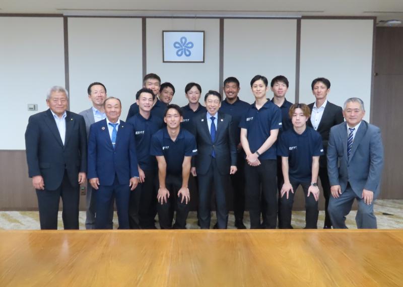 (写真)訪問された皆さんと