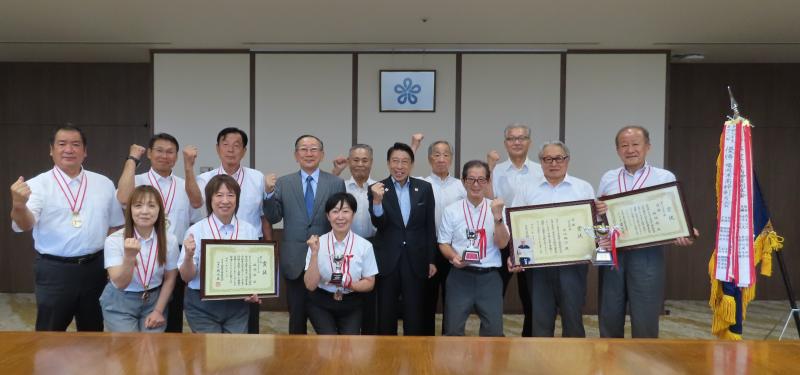 (写真)訪問された皆さんと