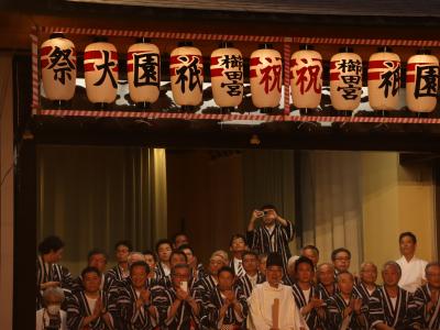 観覧する知事