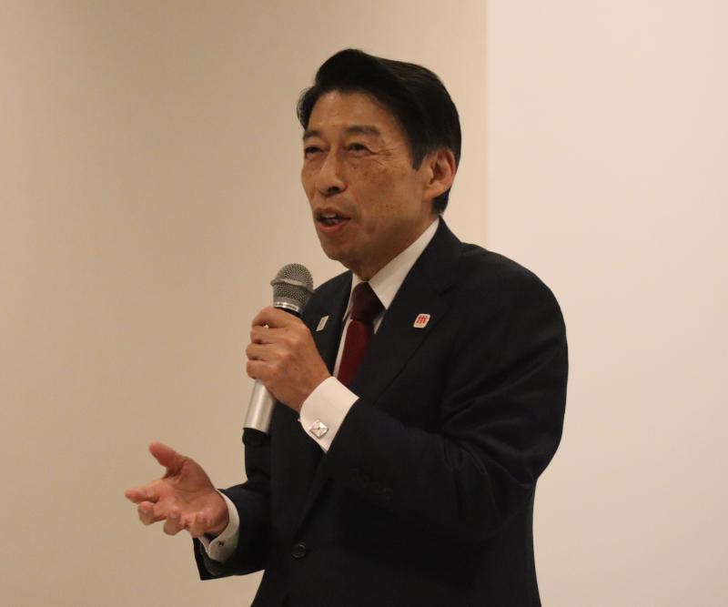 知事写真