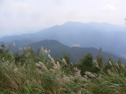 羽金山山頂より雷山・井原山方面