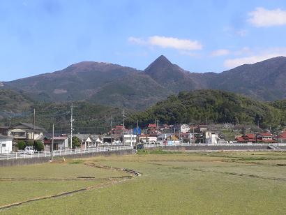 小倉南区東谷付近より眺める塔ヶ峯、貫山