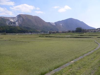 小倉南区東谷付近より竜ヶ鼻を望む