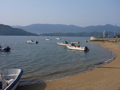 糸島市久家より加布里湾越しの羽金山、二丈岳