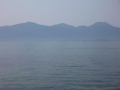 糸島市野辺崎付近より浮岳、女岳、二丈岳を望む