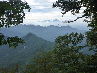 英彦山北岳付近より由布岳を望む