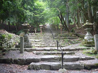 英彦山奉幣殿へ続く石段