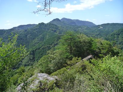 野峠付近より鷹巣山、英彦山方面を望む