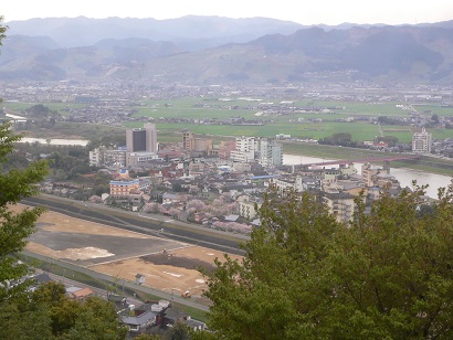 朝倉市杷木の高山から見下ろす原鶴温泉