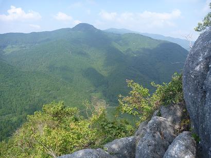 香春岳三ノ岳中腹より望む牛斬山