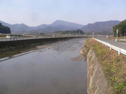 みやこ町勝山長峡川より望む竜ヶ鼻