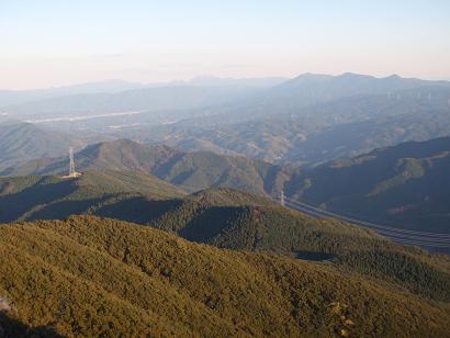 三郡山中腹より望む古処山地、英彦山地