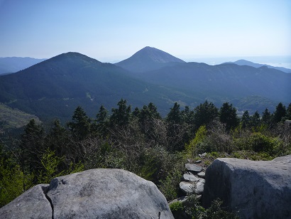 二丈岳より浮岳、女岳を望む