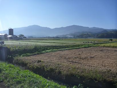 嘉麻市中益より見上げる古処山系（左より馬見・屏・古処山）