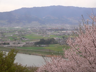 朝倉市杷木の高山より望む耳納連山