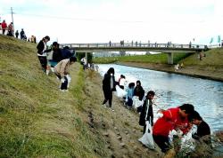  釣川河川敷（宗像市）の写真です